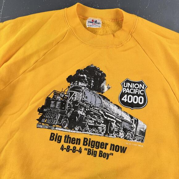 VTG Union Pacific Sweatshirt Mens Large Yellow "Big Boy" Train 4884 Steam Engine - Picture 2 of 9
